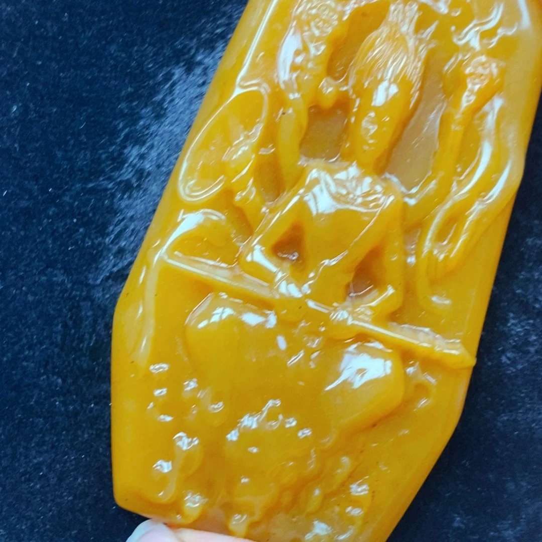 未镶嵌石英质玉（黄龙玉）颈饰