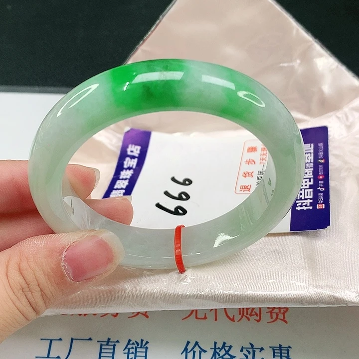 翡翠手镯未镶嵌翡翠