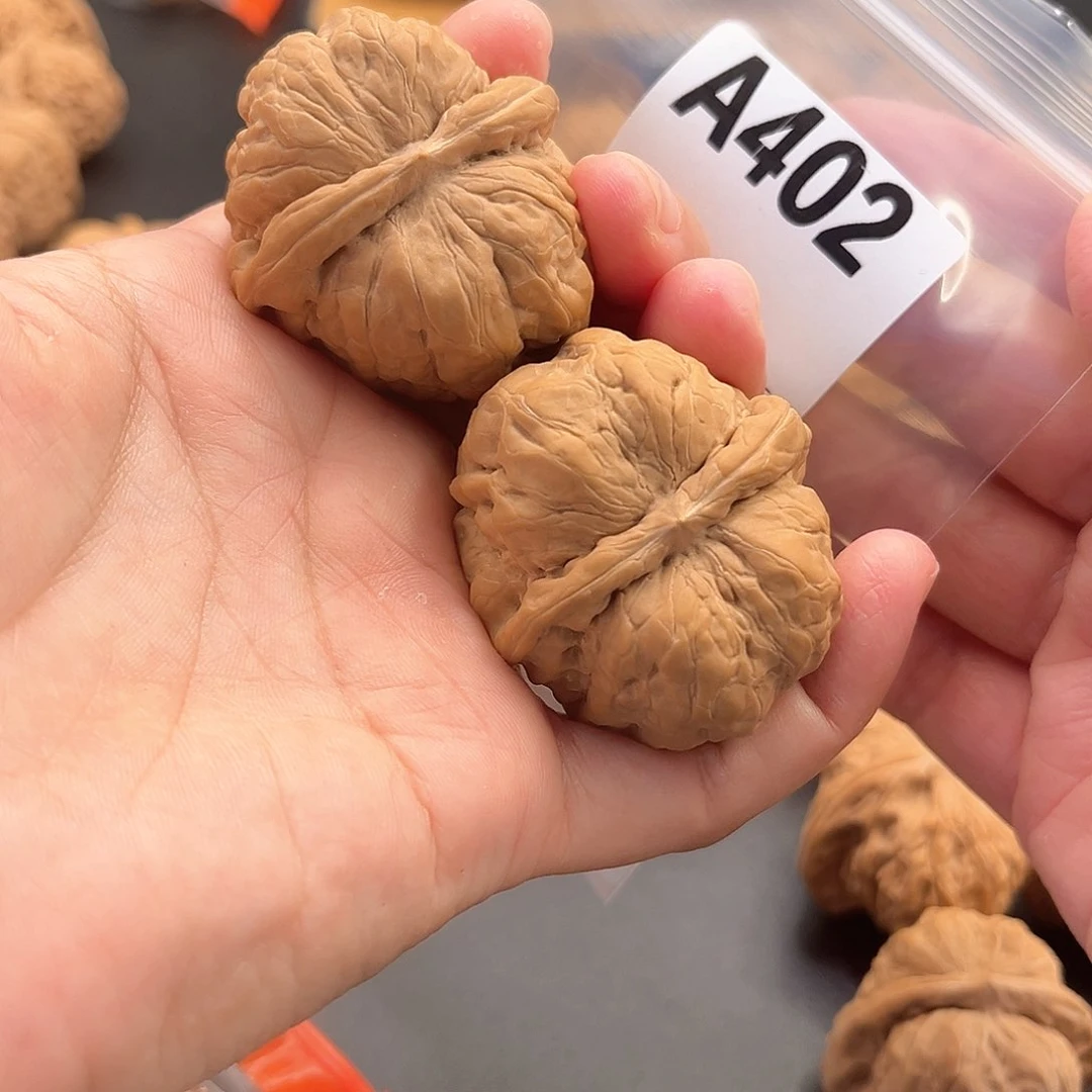 P***伟文玩核桃把件蛙蛙全品40度43