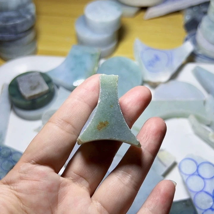 翡翠未镶嵌颈饰特*