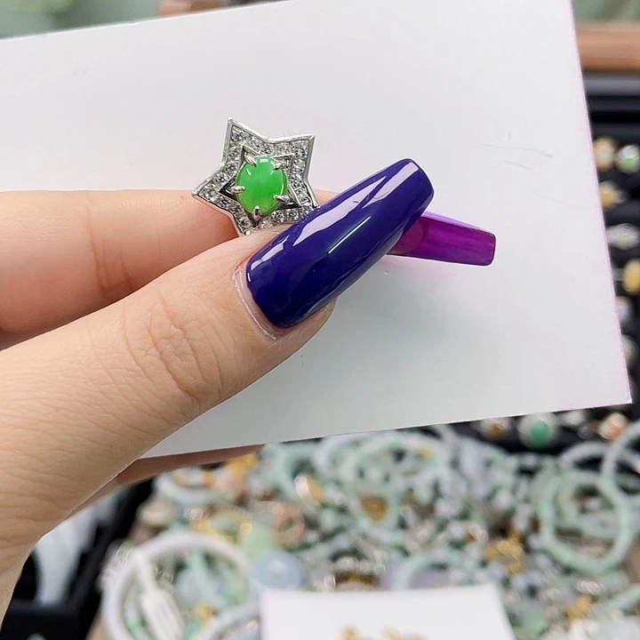 翡翠手镯未镶嵌天然翡翠A货