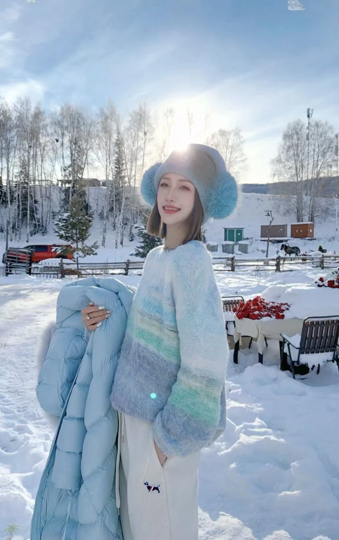 熙薇『极光之旅』2025冬季新款渐变休闲羊毛衫H6825