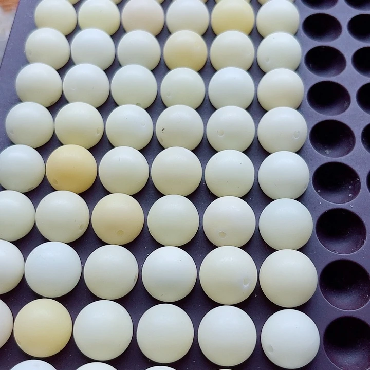 白玉菩提吊坠微瑕14奶黄30卡灯牌宠30