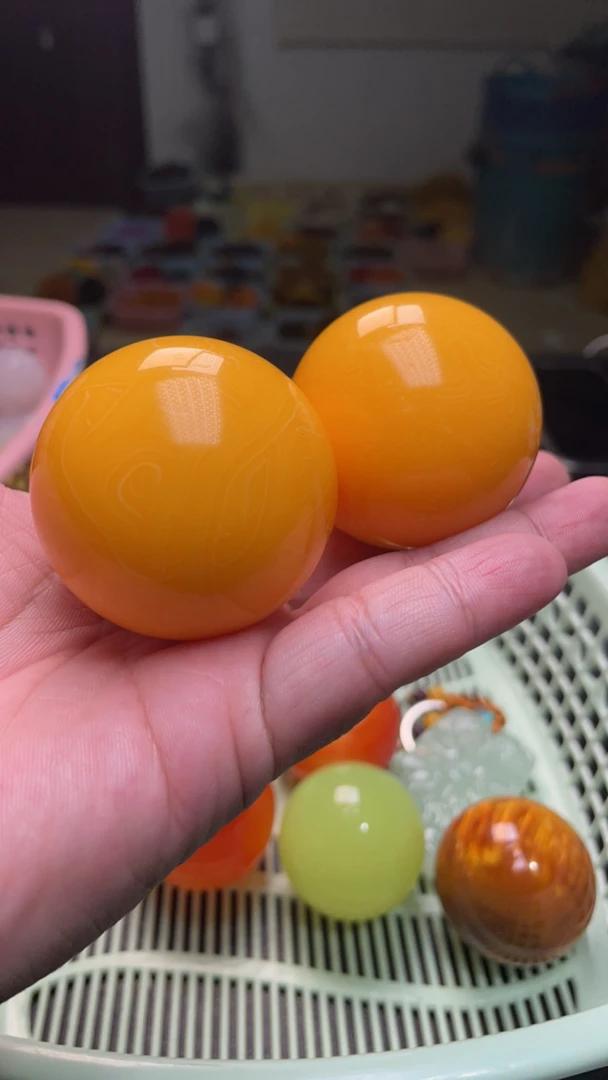 B313  白花蜜健身球（一对）吊坠