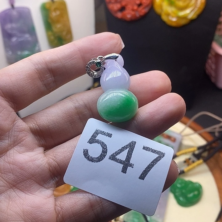 翡翠未镶嵌吊坠(赠链)