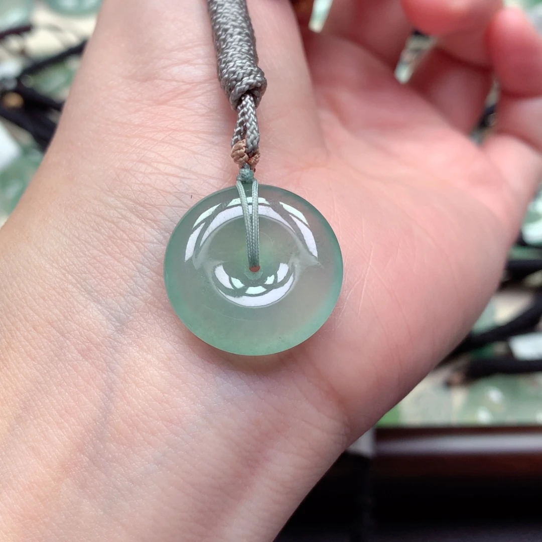 D****翡翠未镶嵌颈饰扣子