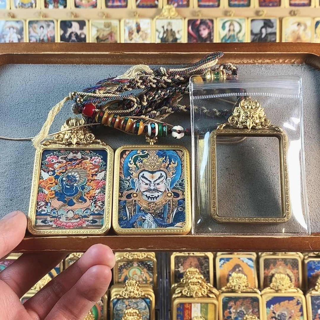吊坠不动明王白财神唐卡
