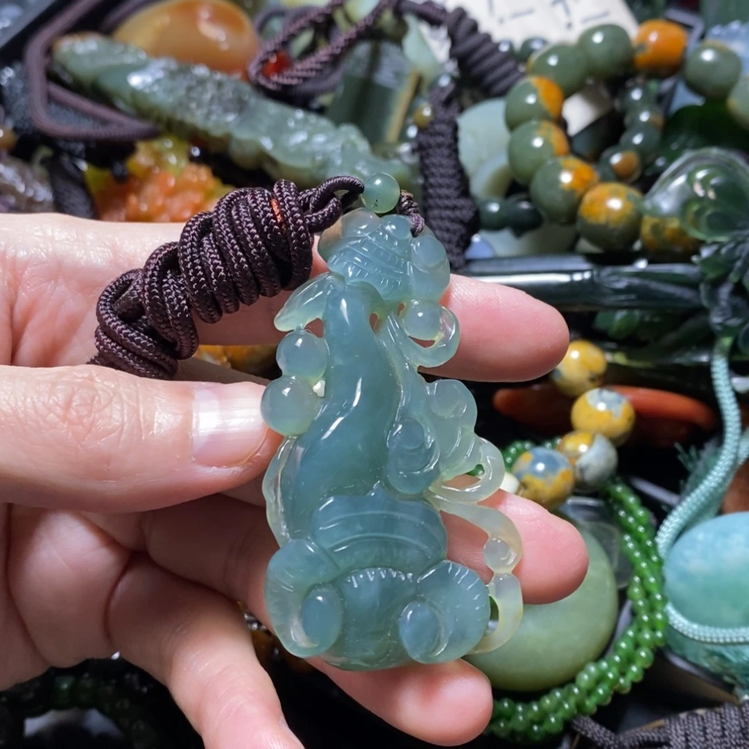 蛇纹石玉未镶嵌颈饰
