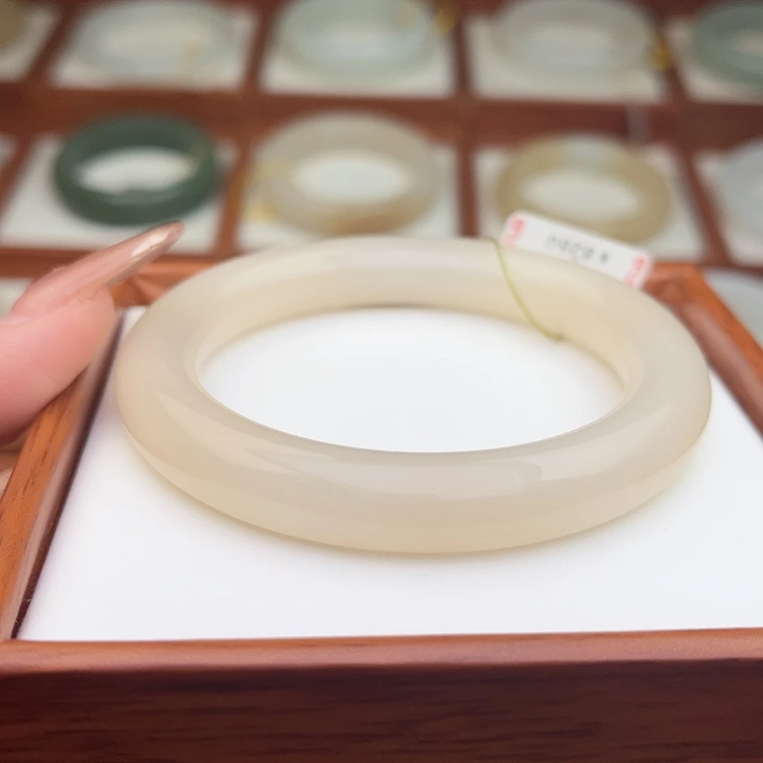 和田玉未镶嵌手镯56.6