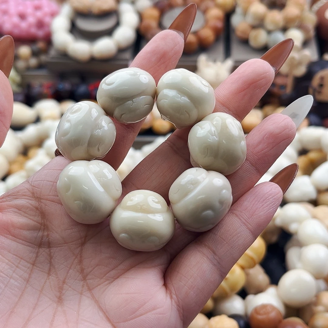 爱***檬吊坠菩提根/象牙果玉兔微瑕
