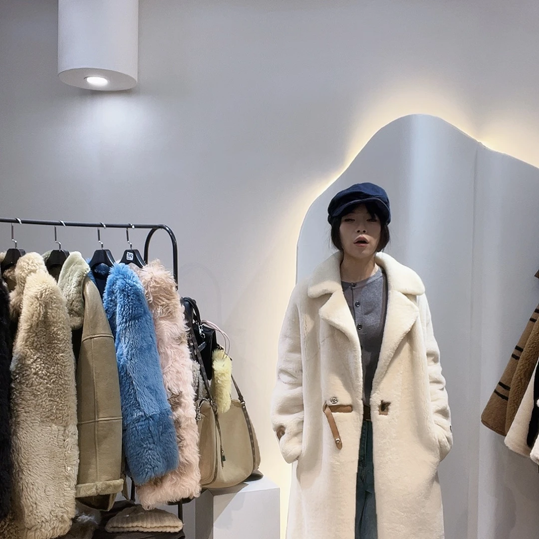 真皮皮毛一体外套226-2047。135斤内