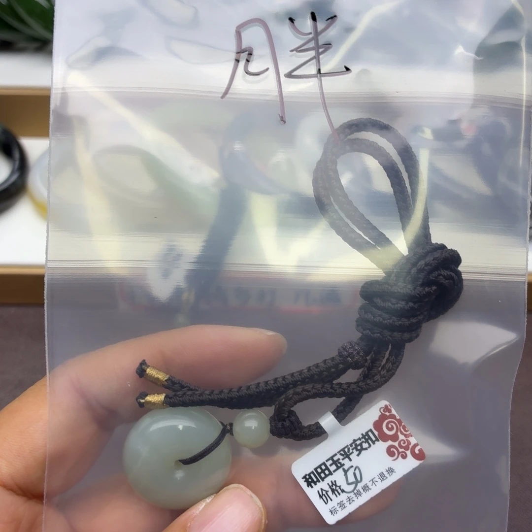 月***影和田玉未镶嵌颈饰