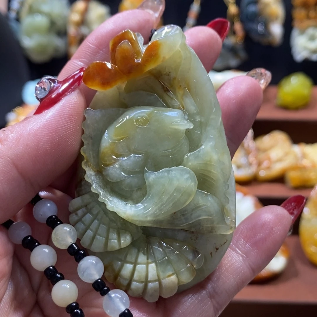 蛇纹石玉颈饰未镶嵌