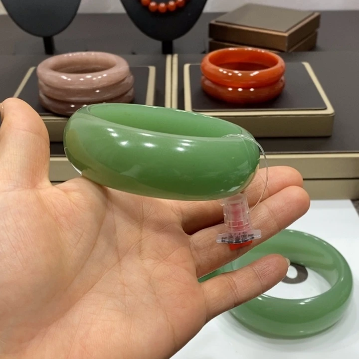 东陵石手镯未镶嵌唱**生