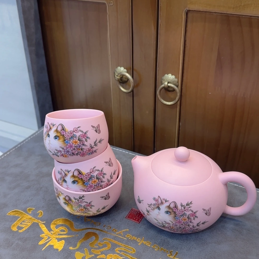茶杯的小猫咪真的可爱的很