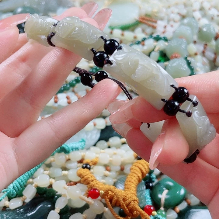 颈饰未镶嵌和田玉