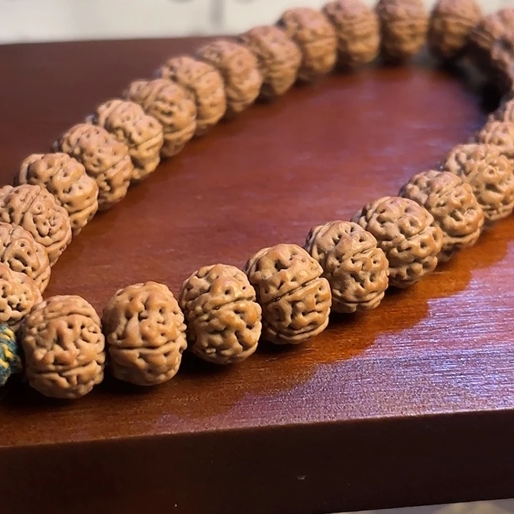 用***8吊坠金刚菩提纯血老树王2号