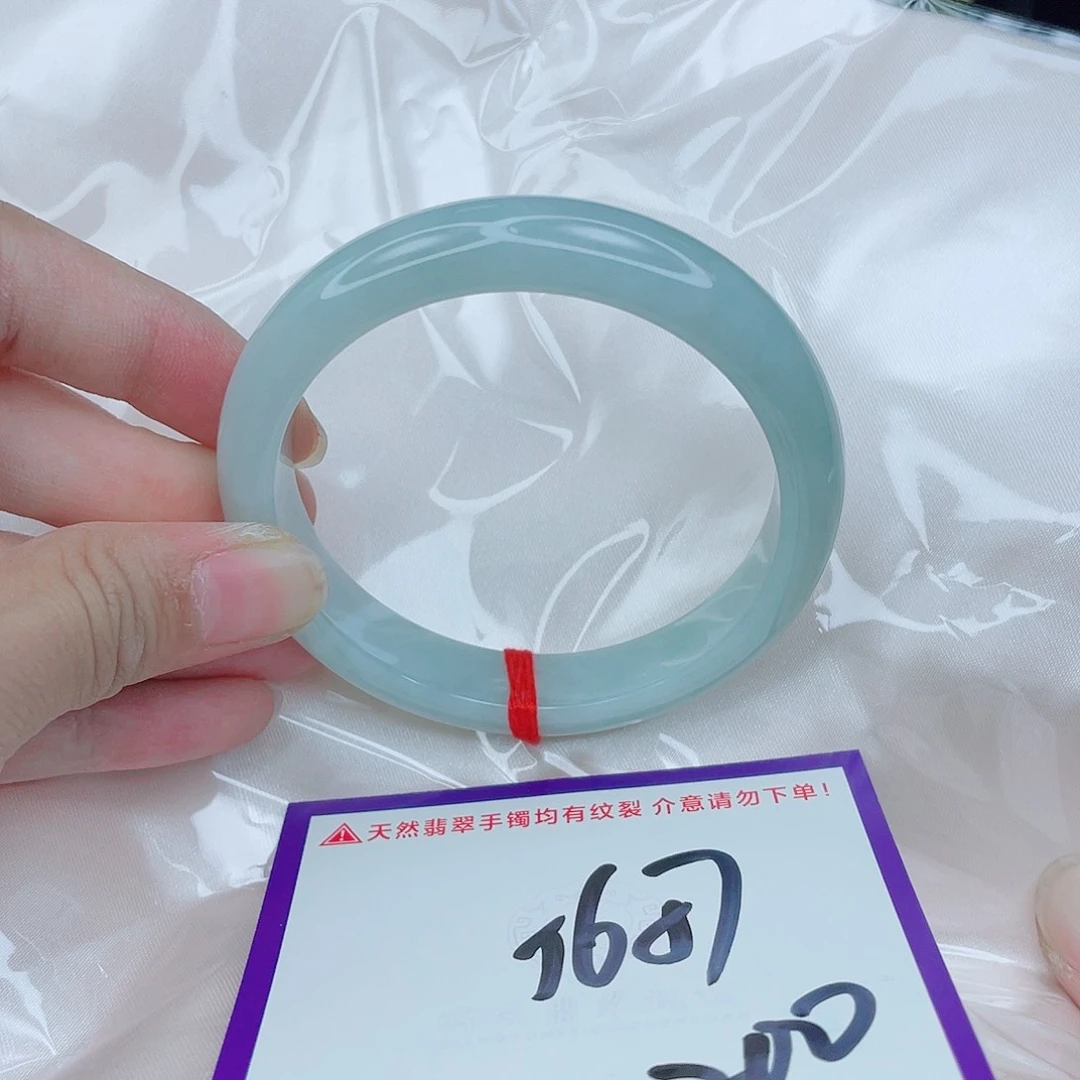 翡翠手镯未镶嵌翡翠