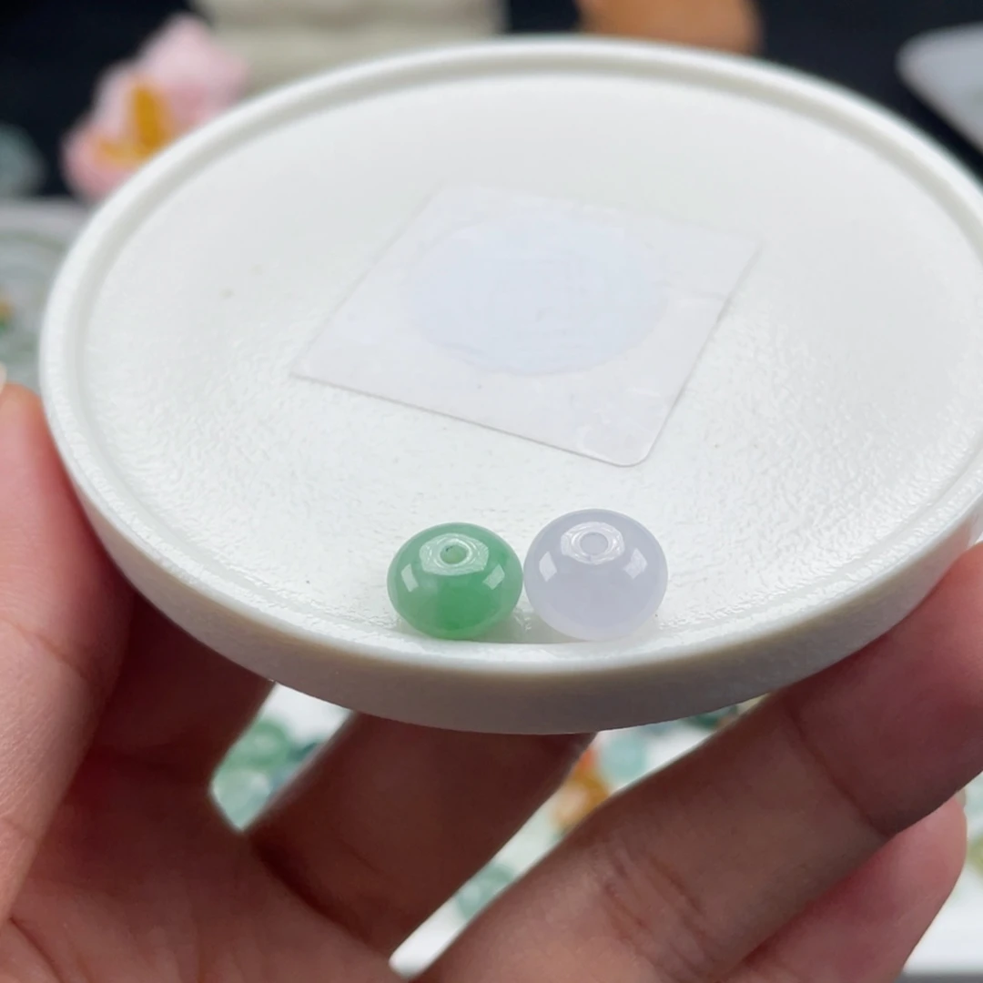 翡翠散珠天然翡翠a货一对9+