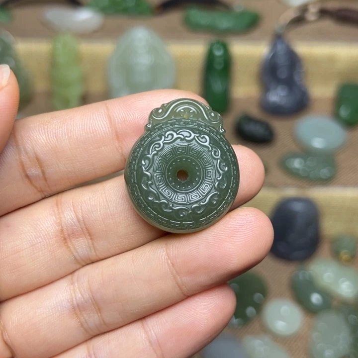 颈饰未镶嵌和田玉