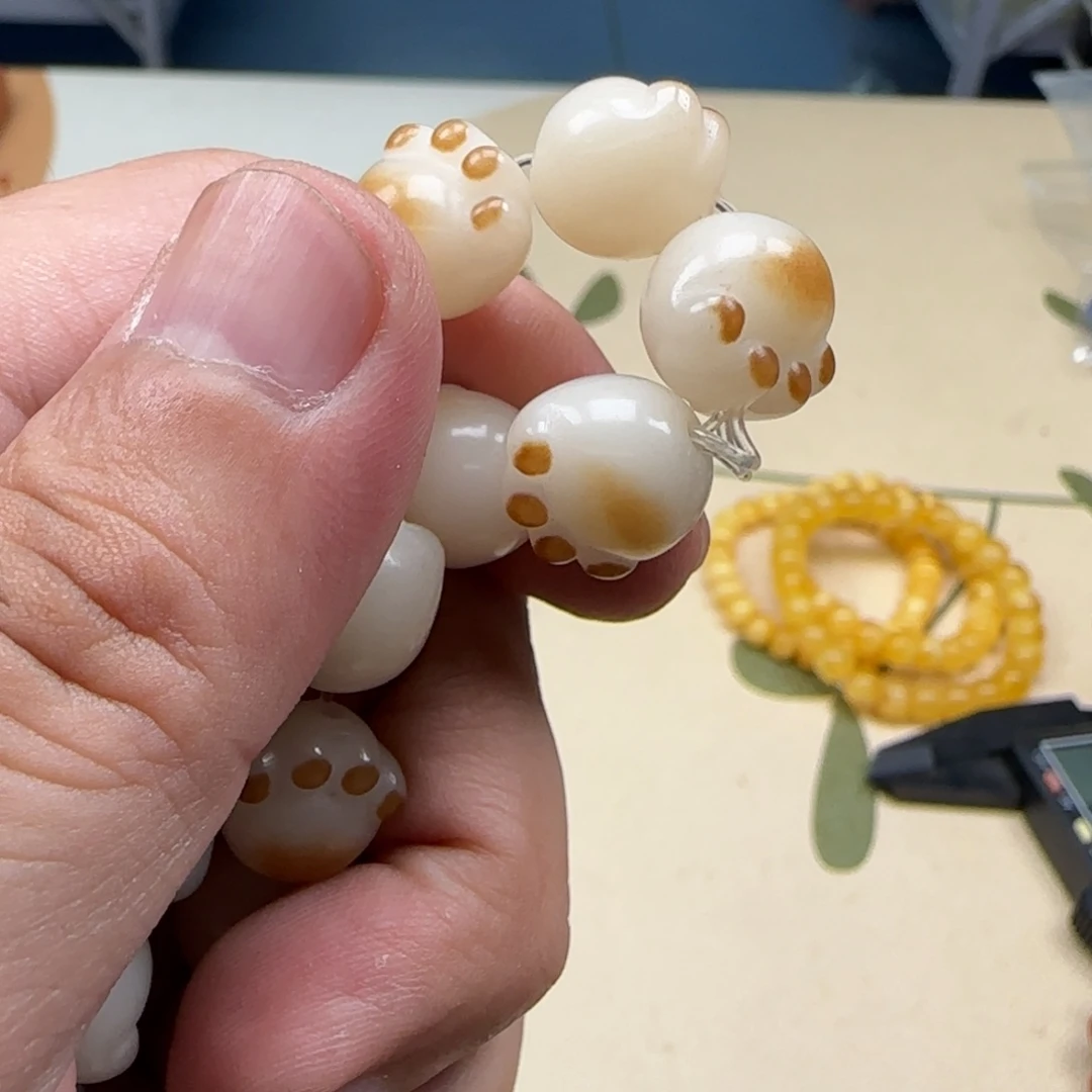 白玉菩提吊坠红色509