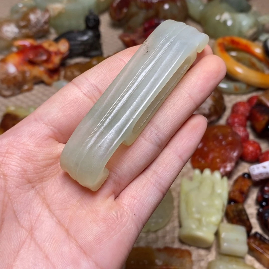 蛇纹石玉未镶嵌颈饰