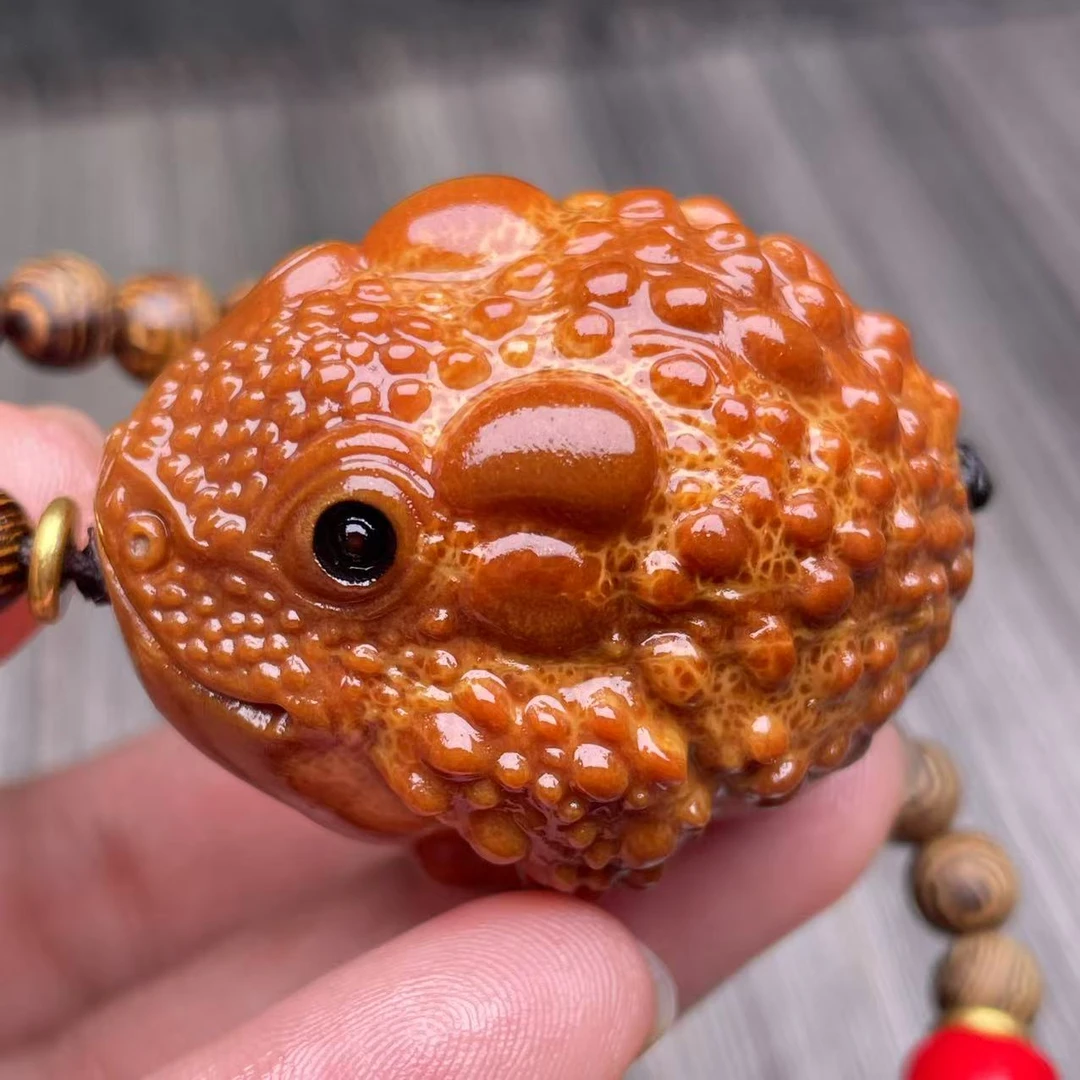 文玩探宝巴西大橄榄核雕刻金蟾手持穿配229