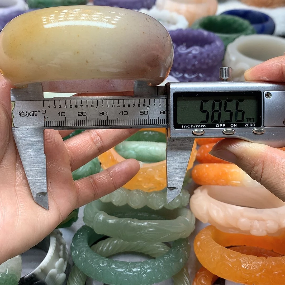 未镶嵌手镯石英质玉