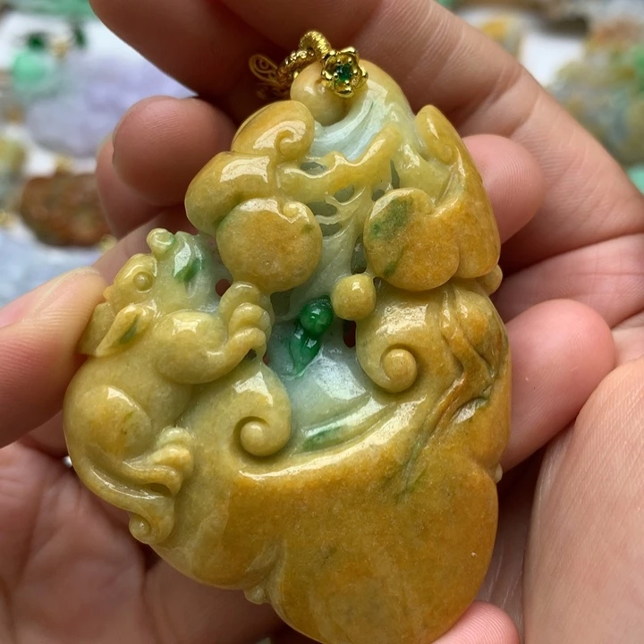 翡翠颈饰未镶嵌翡翠