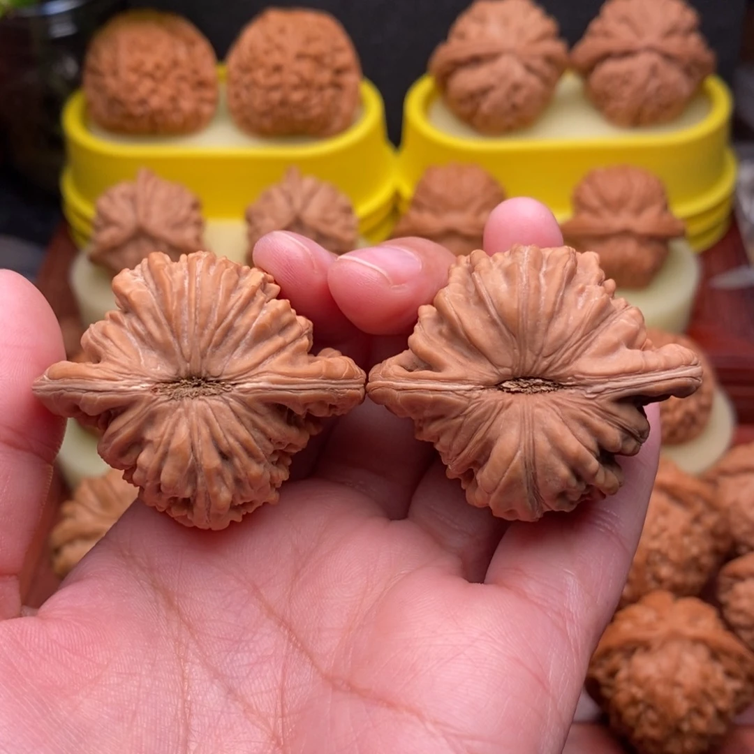 把件文玩核桃43老树红皮四座楼“大漏”