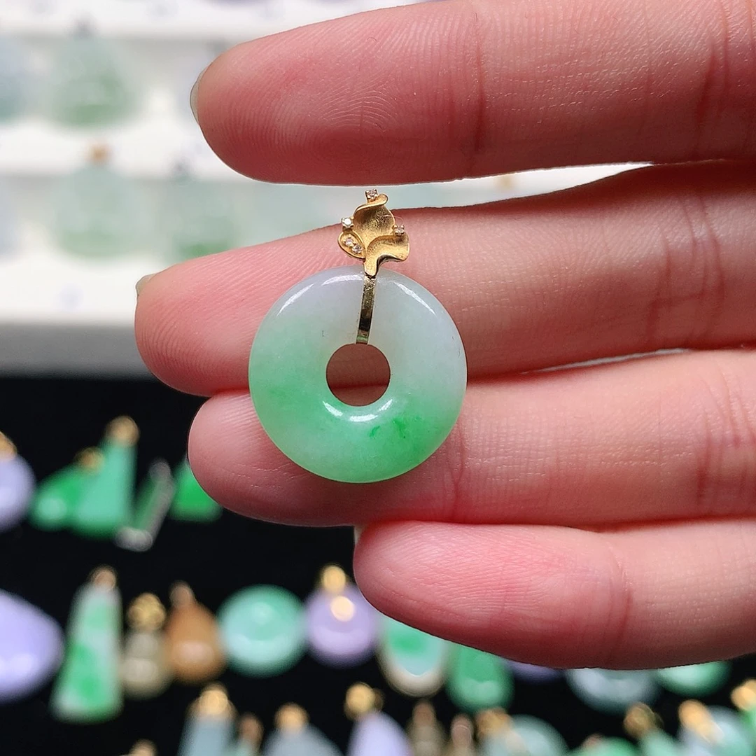 颈饰18K金镶嵌翡翠翡翠吊坠