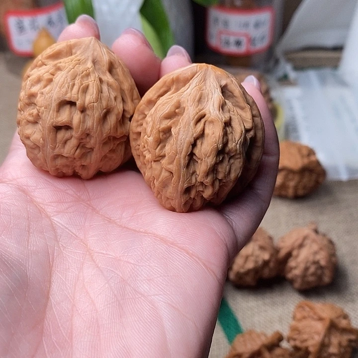 文玩核桃吊坠红锦鲤