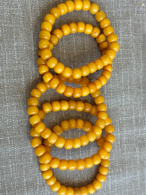 8mm鸡油黄蜜蜡老型手串（多样性发其一）
