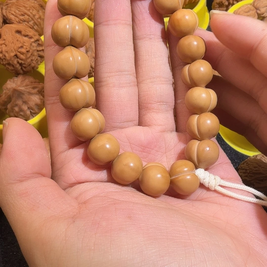 文玩核桃吊坠屁桃