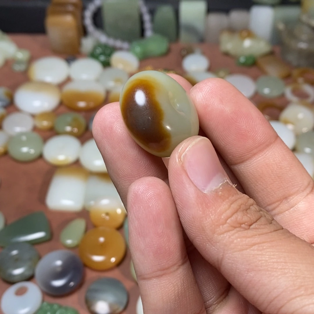 和田玉吊坠(不含链)未镶嵌超****?