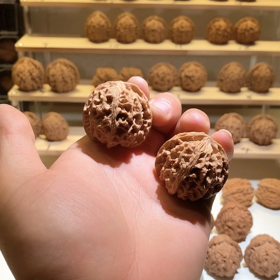 白***家文玩核桃把件7号。苹果。