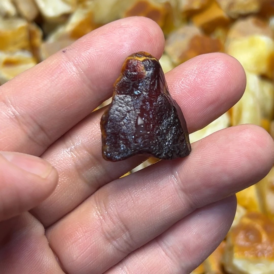 庸***一定制琥珀未镶嵌原皮