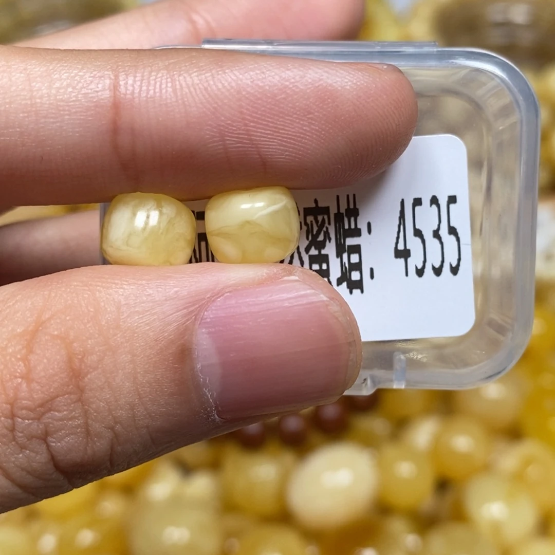 蜜蜡未镶嵌珠宝奇石4535