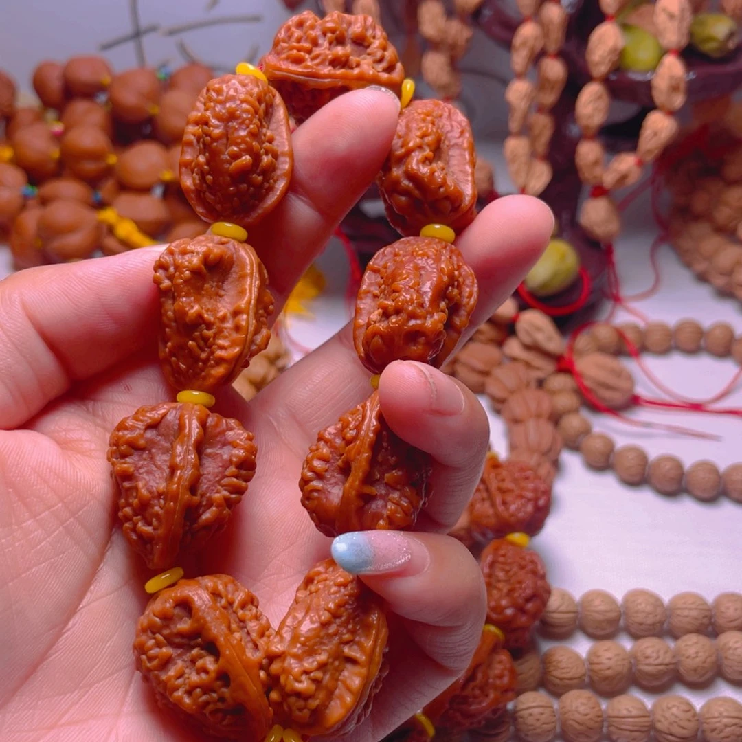 青***人文玩核桃手串绣花鞋