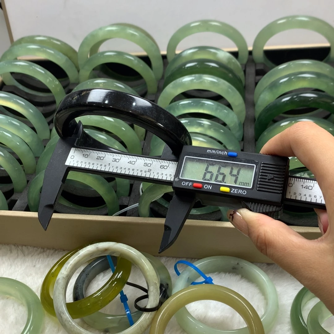 蛇纹石玉未镶嵌手镯273