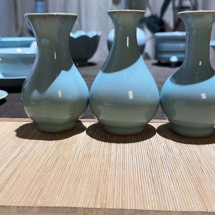 杯子1套，瓶子。。。。