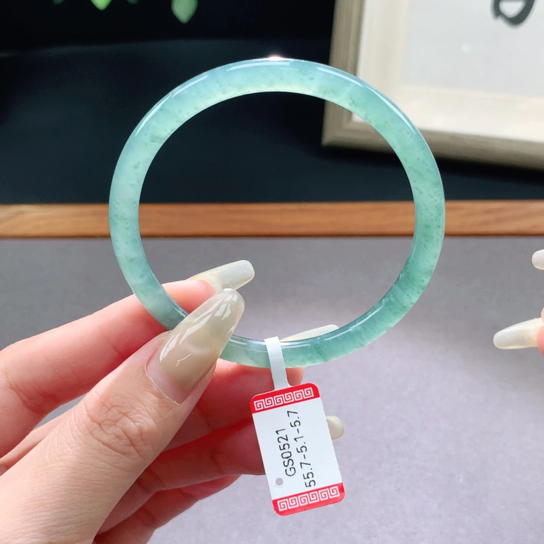 翡翠手镯未镶嵌天然翡翠手镯