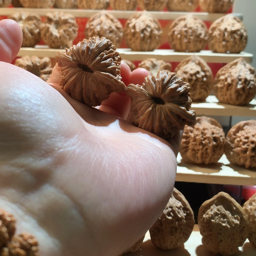 W***G核桃42四座楼文玩核桃手把件