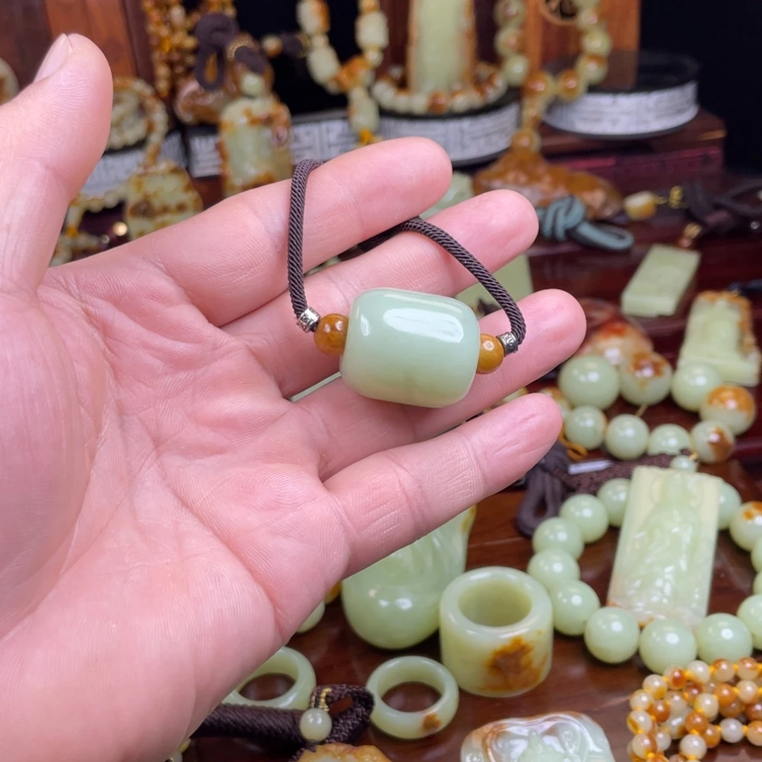 大***龙岫岩老玉（透闪石质玉）未镶嵌吊坠(不含链)