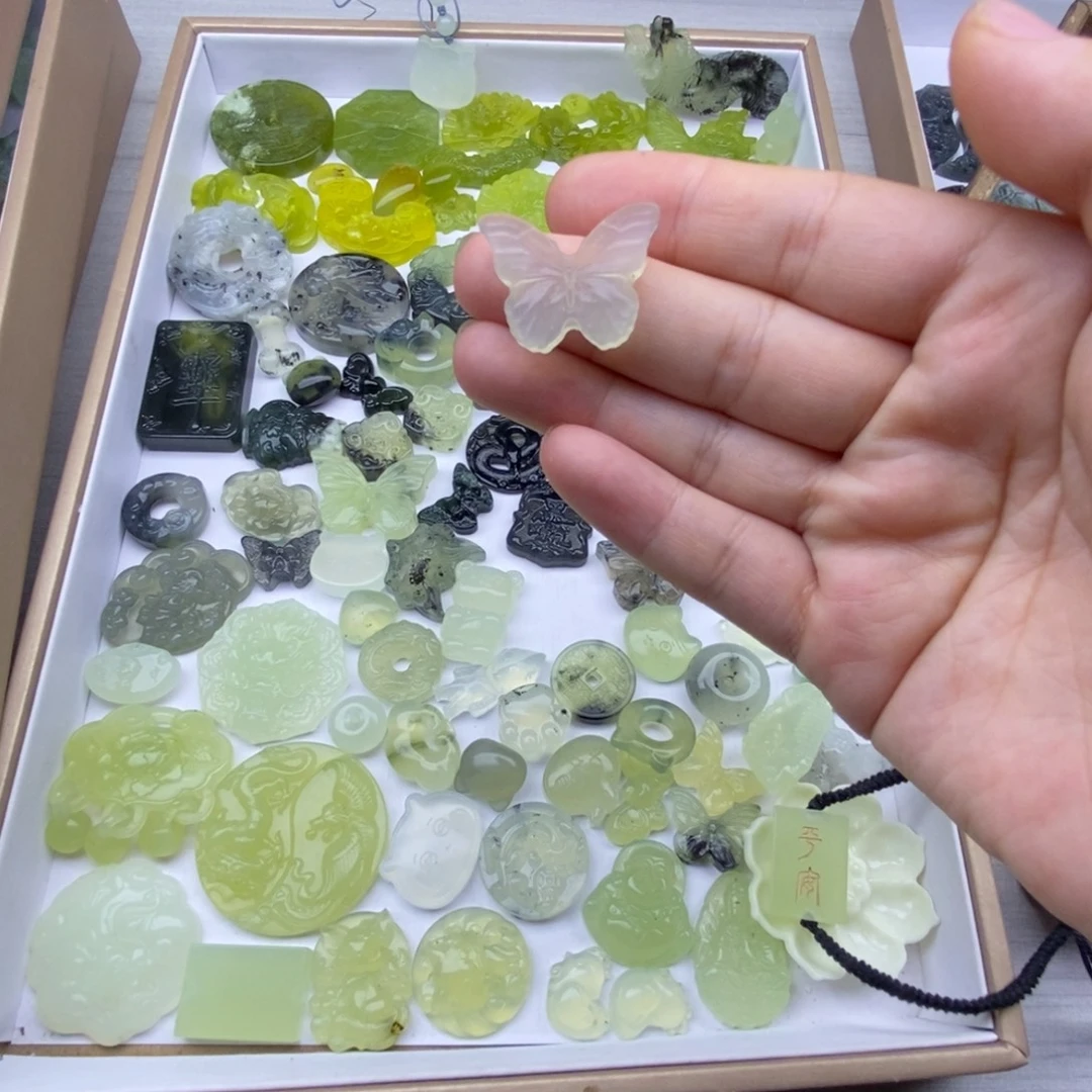 蛇纹石玉未镶嵌颈饰