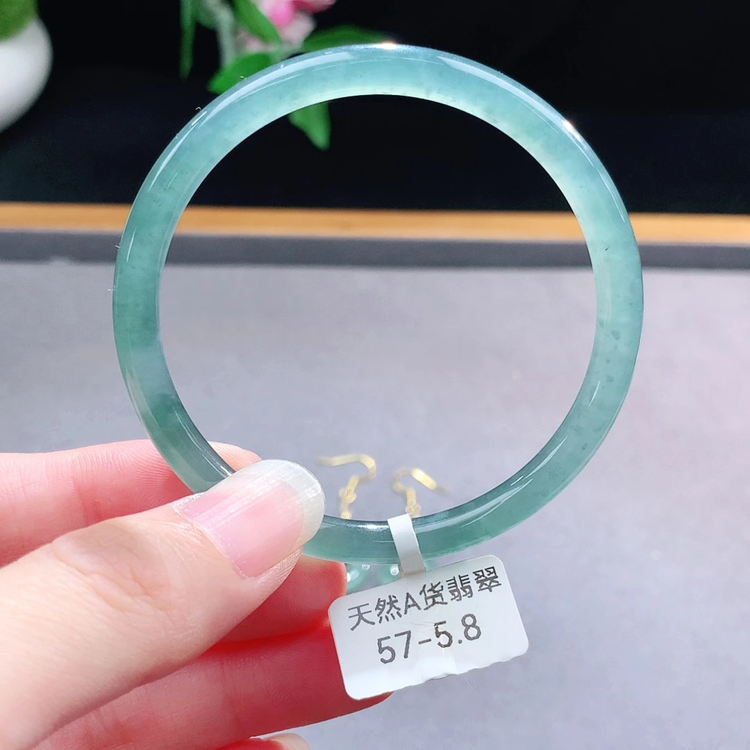 未镶嵌手镯（圆镯）翡翠