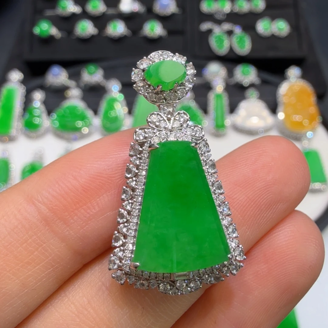 翡翠18K金镶嵌颈饰收到货48小时鉴赏期