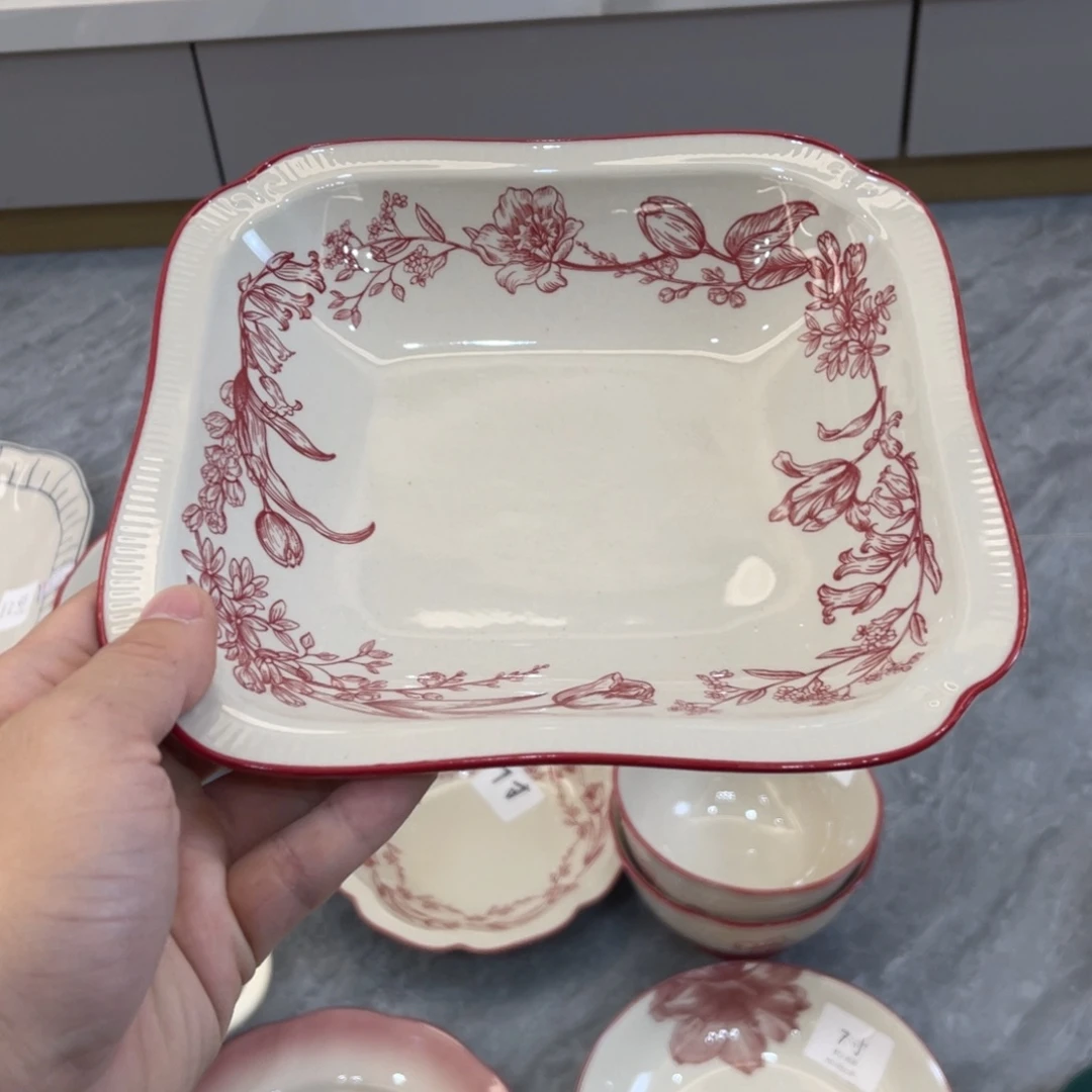 陶瓷微瑕餐具介意勿拍，满18飞！