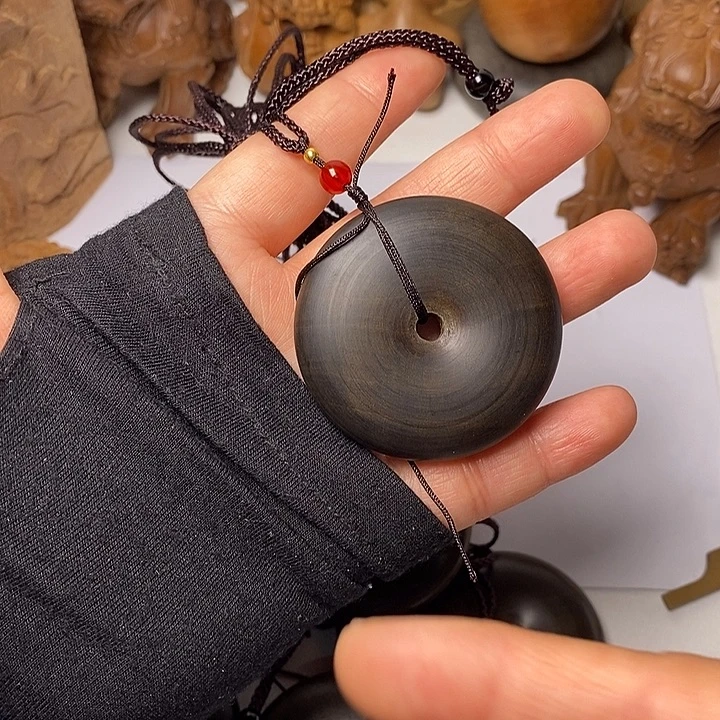 檀香木老山檀香阴沉平安扣微瑕