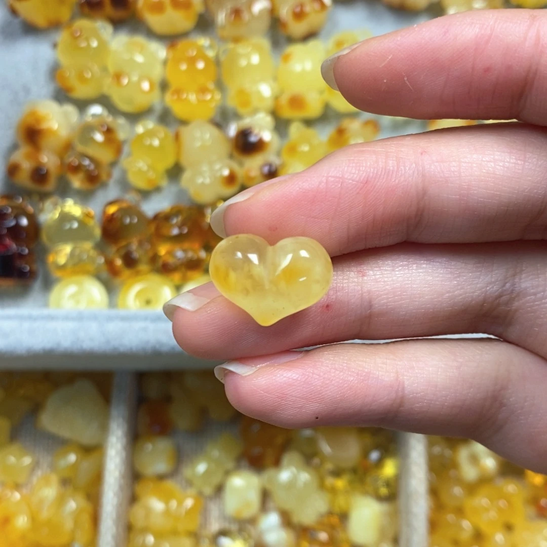 未镶嵌颈饰琥珀卖****?屁桃